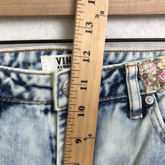 VTG ALMOST FAMOUS Patchwork Acid Wash Jeans Sz 9 Lt Blue Boho Distressed Denim - Picture 7 of 9